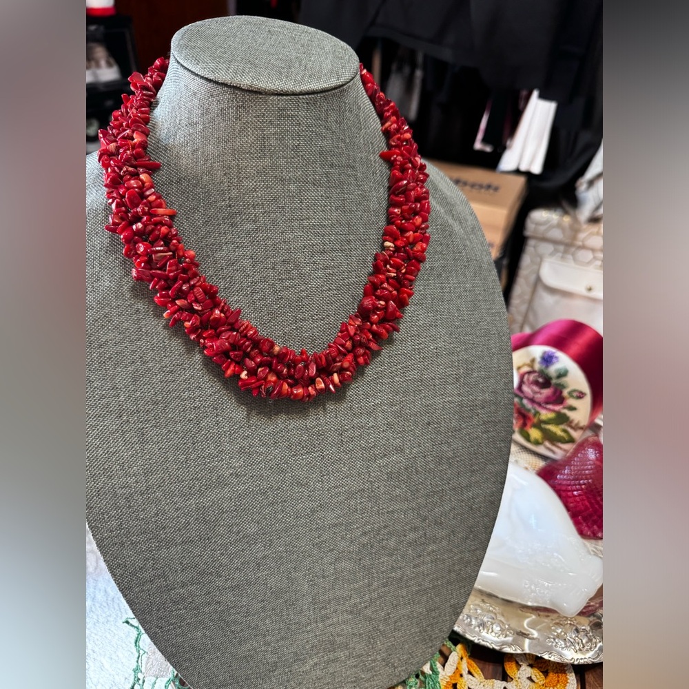 Coral Vintage Chip Beaded Necklace✨